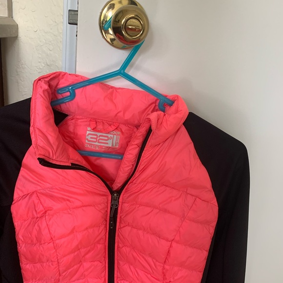 NEW PUFFER JACKET. - Picture 3 of 3